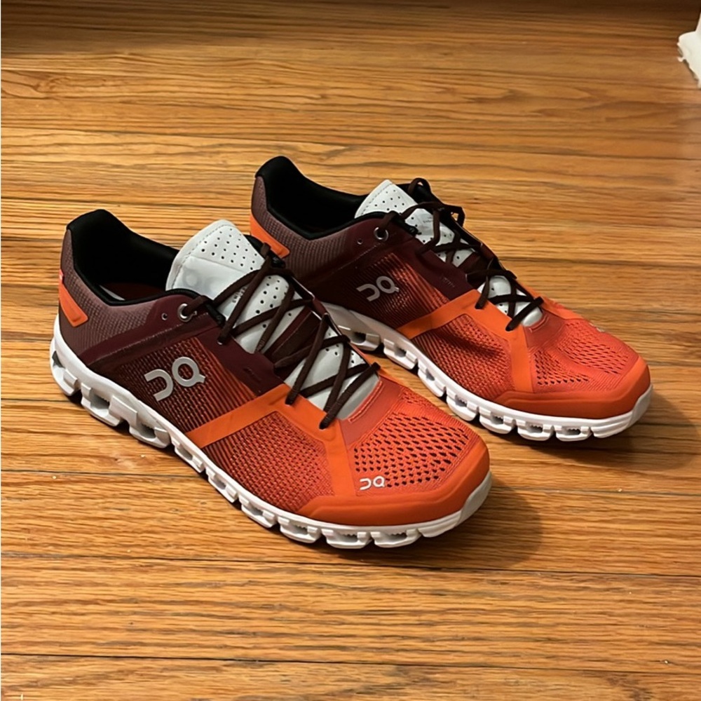 Brand new on cloud cloudflow running shoes. Men’s size 7.5.